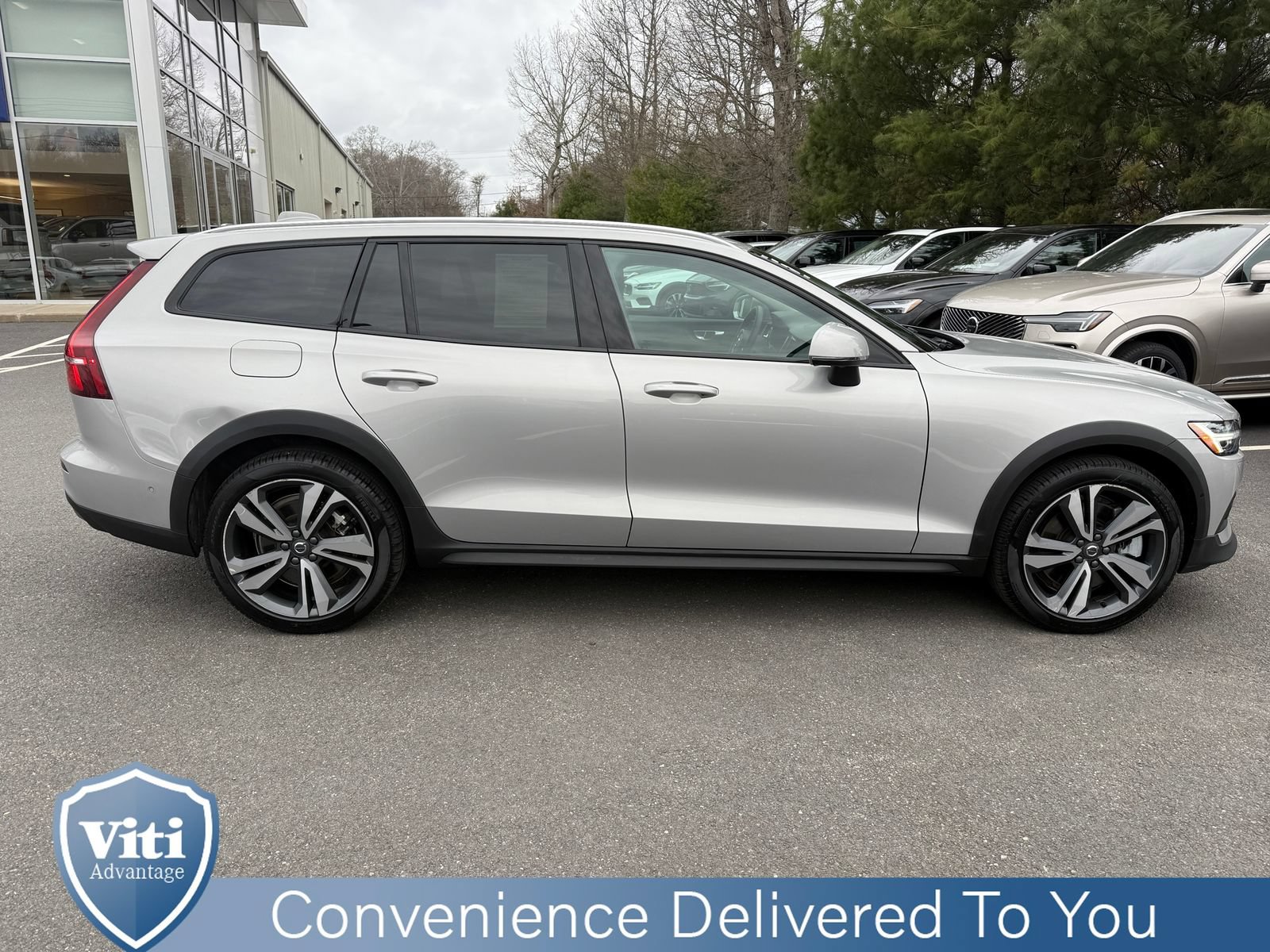 Used 2025 Volvo V60 B5 Cross Country Plus AWD/4WD image 9
