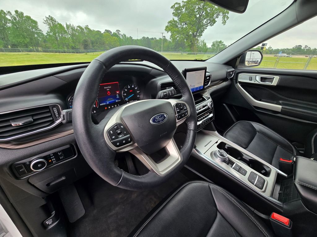 Used 2023 Ford Explorer Limited image 12
