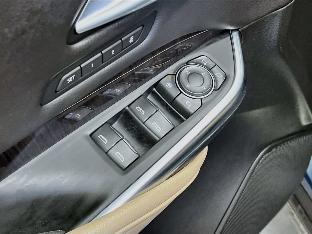 Used 2025 Cadillac XT4 Premium Luxury w/ Technology Package AWD/4WD image 18