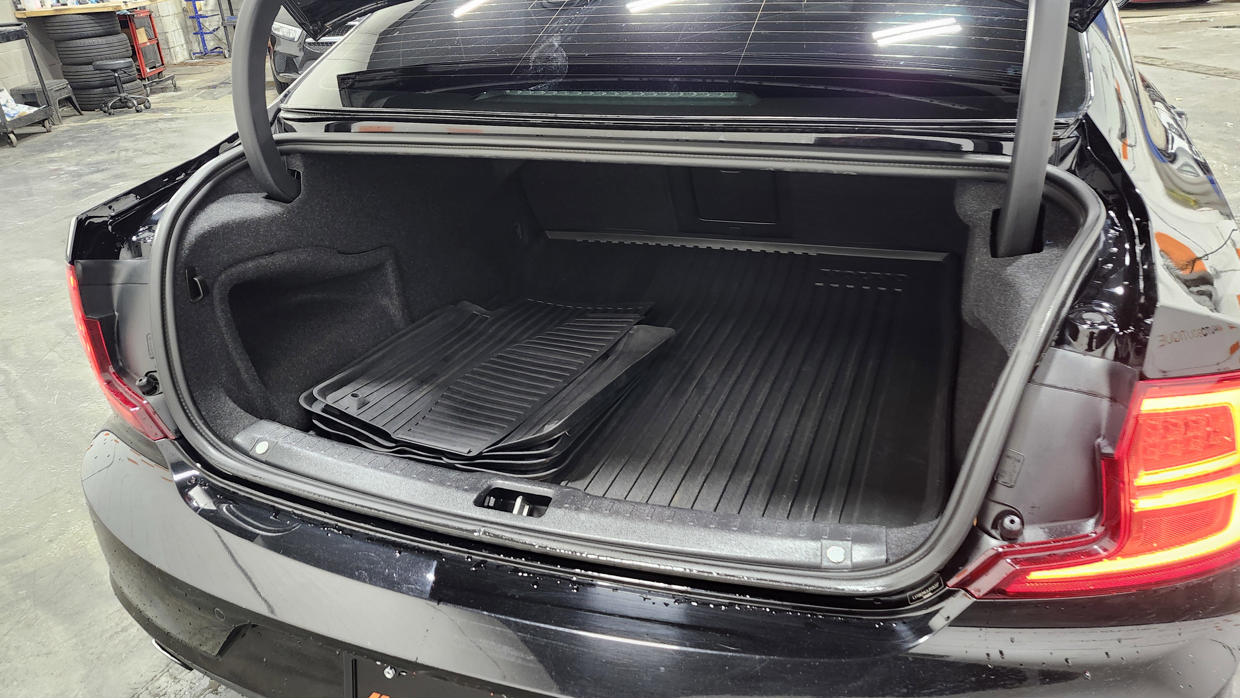 Used 2018 Volvo S90 T5 Momentum w/ Protection Package image 21