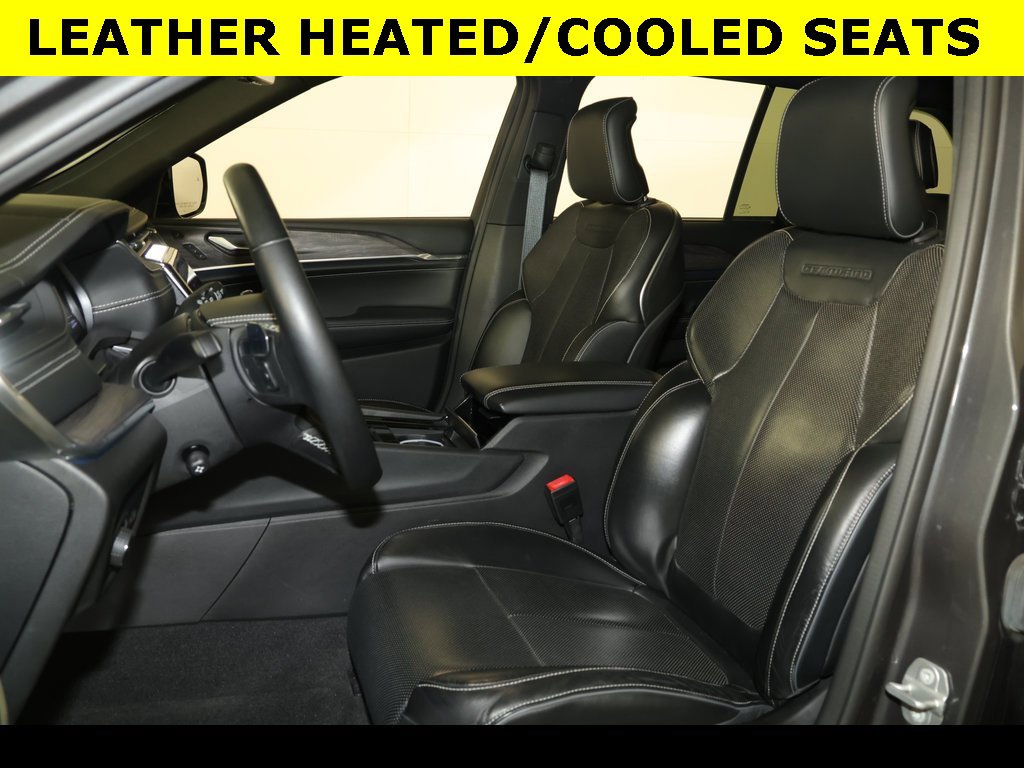 Used 2022 Jeep Grand Cherokee Overland w/ Luxury Tech Group IV image 4