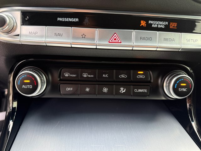 Used 2022 Kia Stinger GT2 AWD/4WD image 17