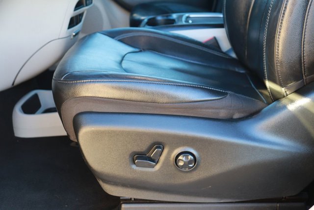 Used 2022 Chrysler Pacifica Touring-L image 10