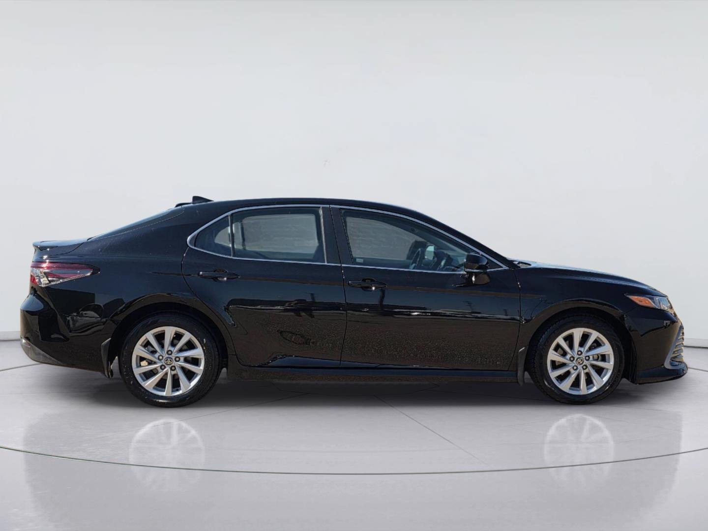 Used 2023 Toyota Camry LE w/ Convenience Package FWD image 4