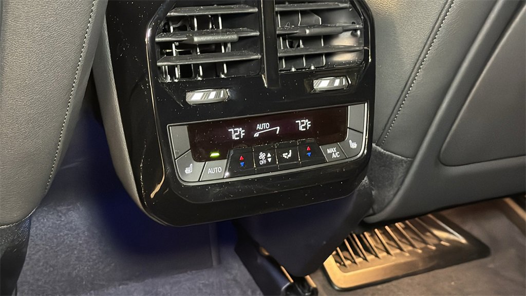 Used 2024 BMW iX xDrive50 w/ Premium Package image 18