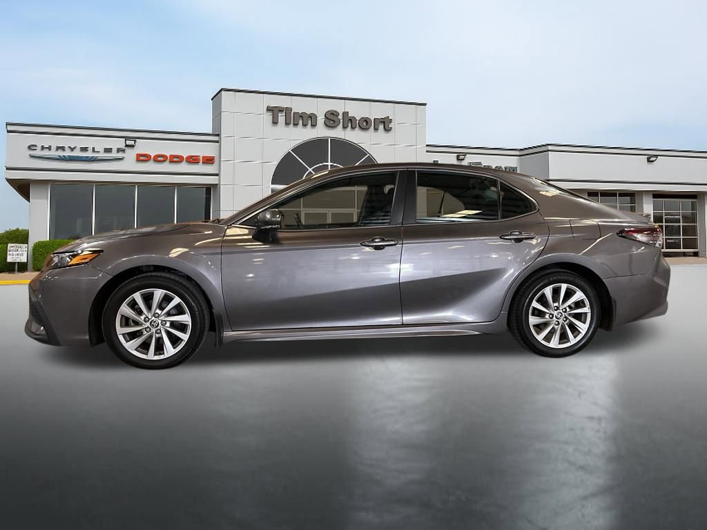 Used 2024 Toyota Camry SE image 2