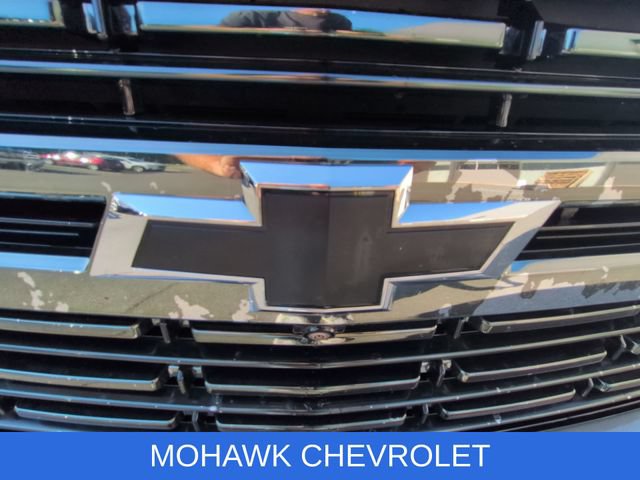 Used 2022 Chevrolet Suburban RST w/ Luxury Package AWD/4WD image 32