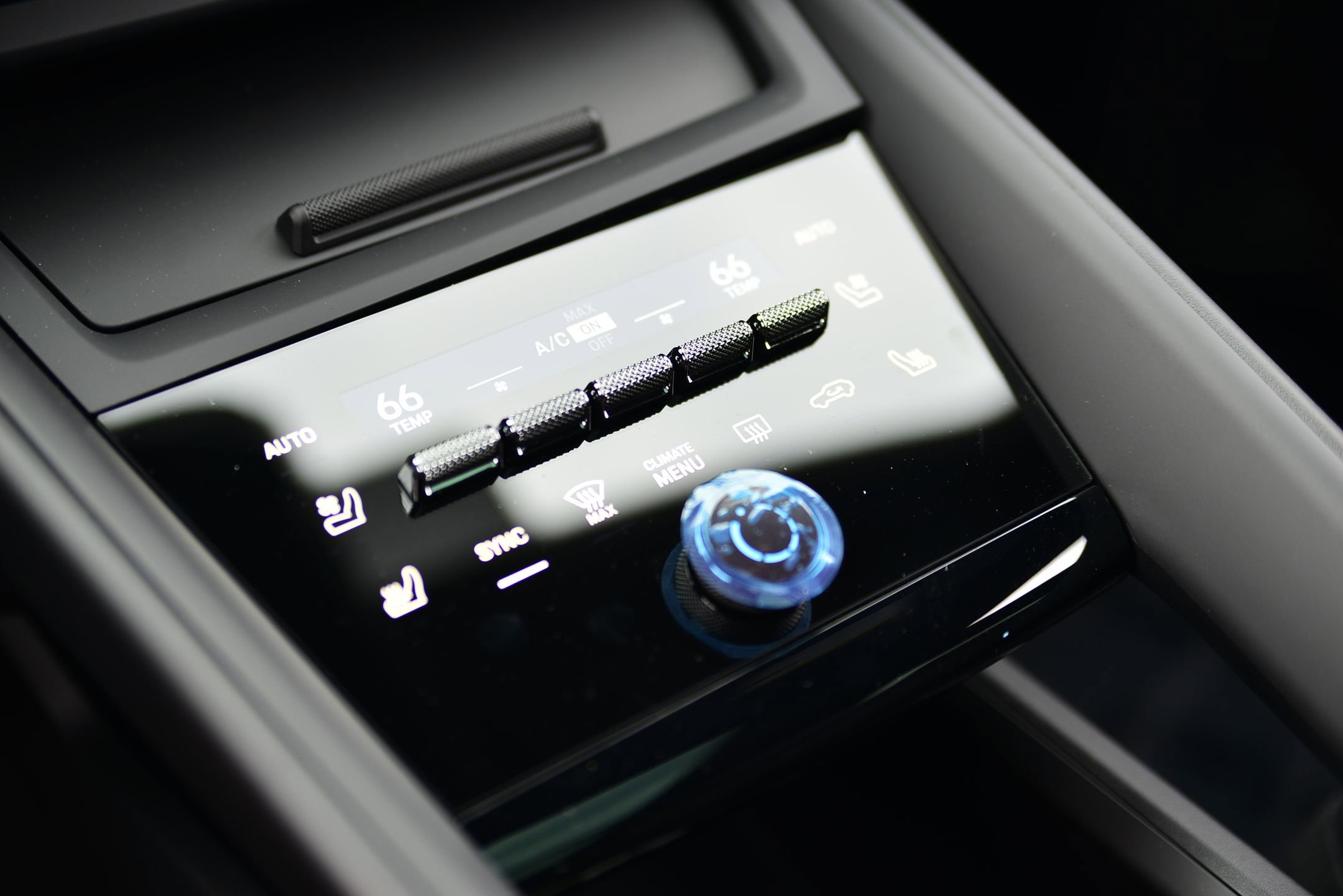 Certified 2025 Porsche Macan 4 Electric image 17