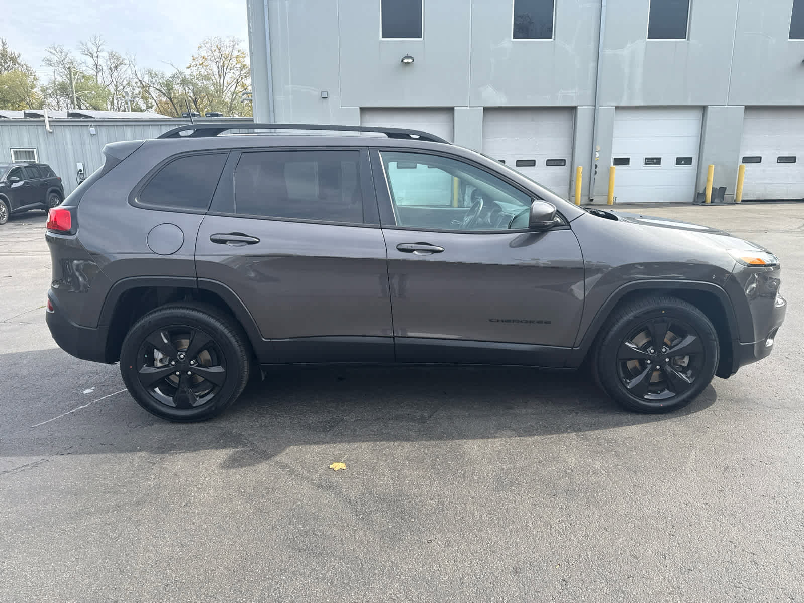 Used 2018 Jeep Cherokee Limited w/ High Altitude Package image 2