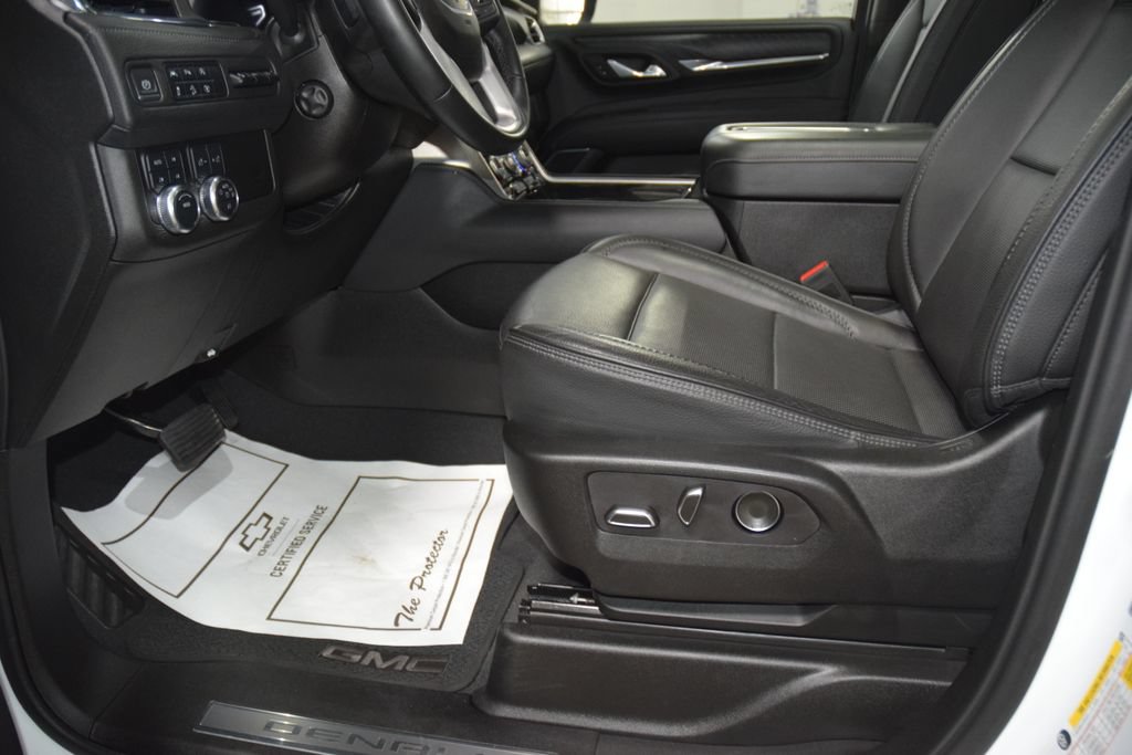 Used 2024 GMC Yukon XL Denali AWD/4WD image 41