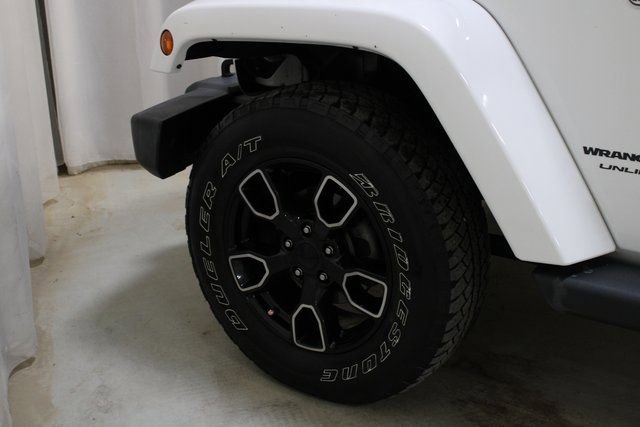 Used 2018 Jeep Wrangler Unlimited Sahara w/ Dual Top Group image 27