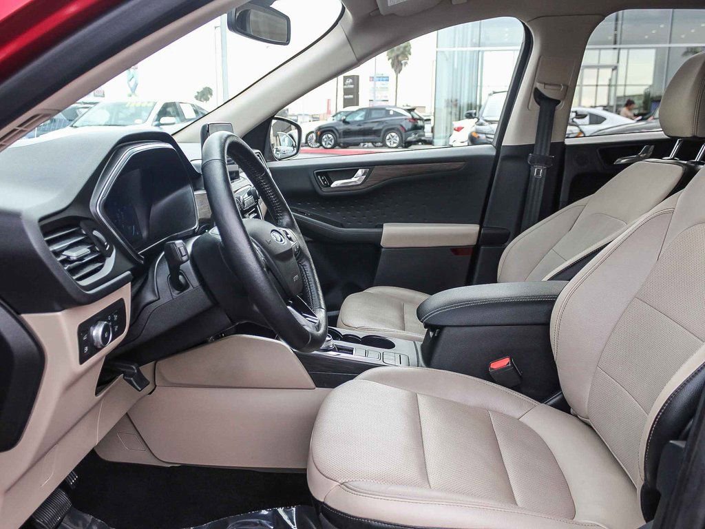 Used 2020 Ford Escape Titanium image 14