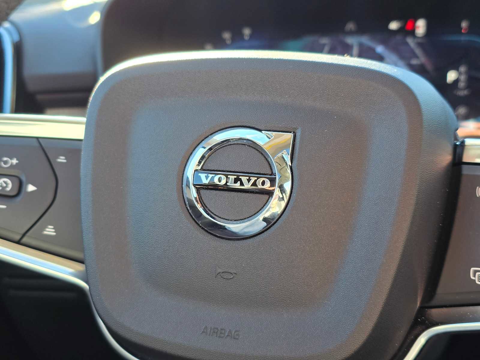 Used 2025 Volvo XC40 B5 Plus w/ Climate Package image 30