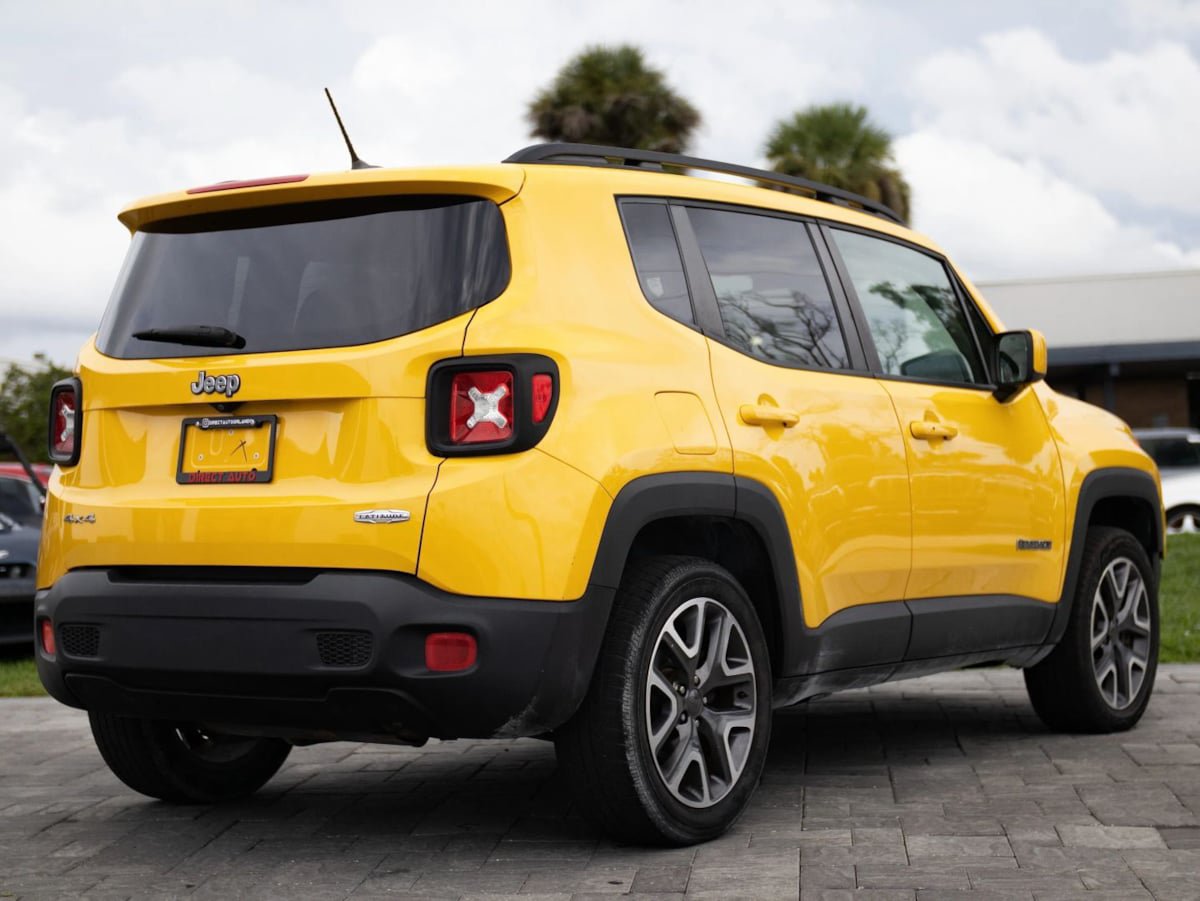 Used 2016 Jeep Renegade Latitude w/ Popular Equipment Group AWD/4WD image 13