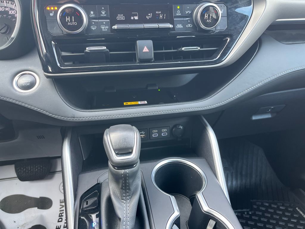 Used 2024 Toyota Highlander XLE image 18