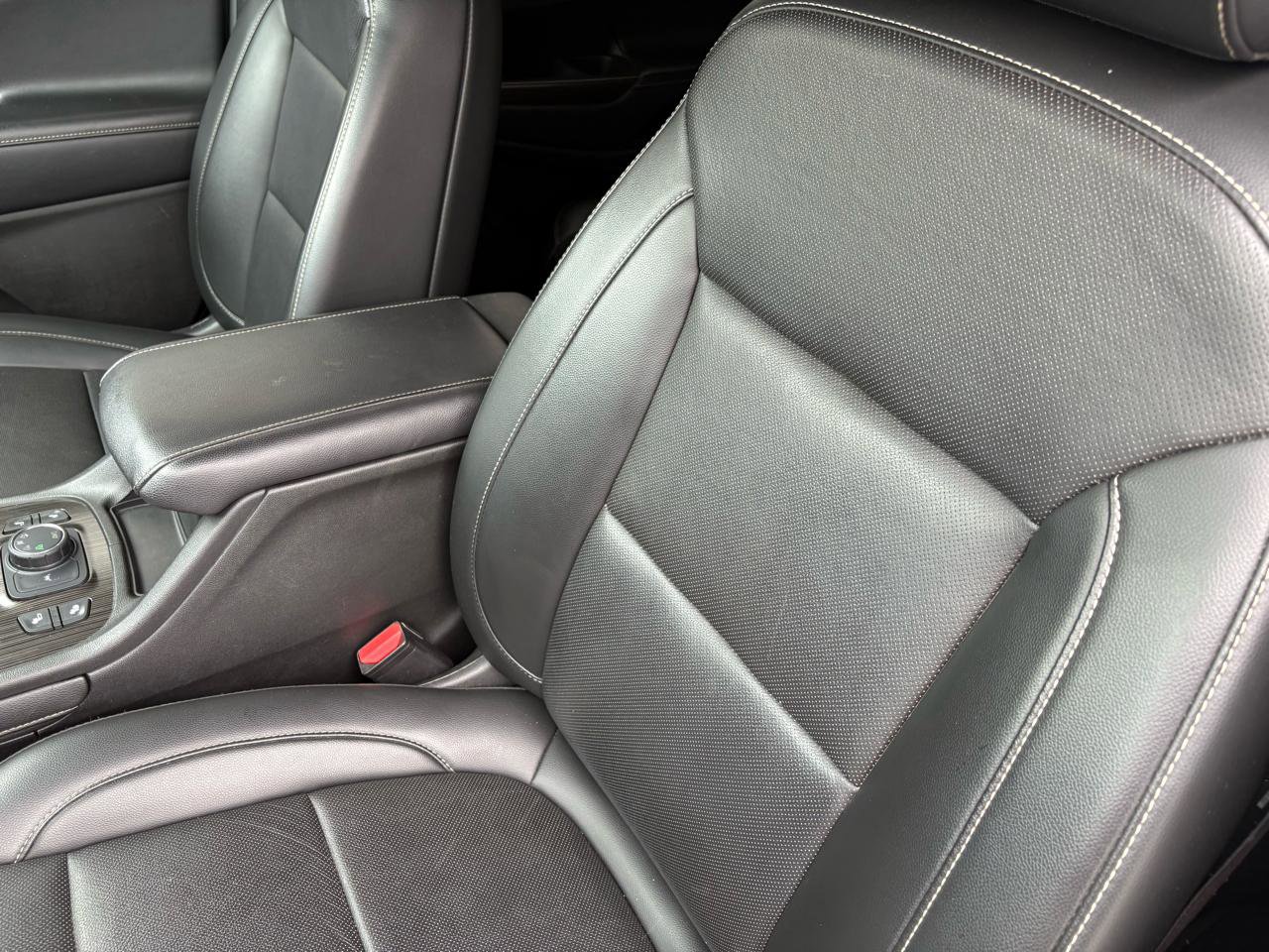 Used 2021 GMC Acadia SLT AWD/4WD image 22