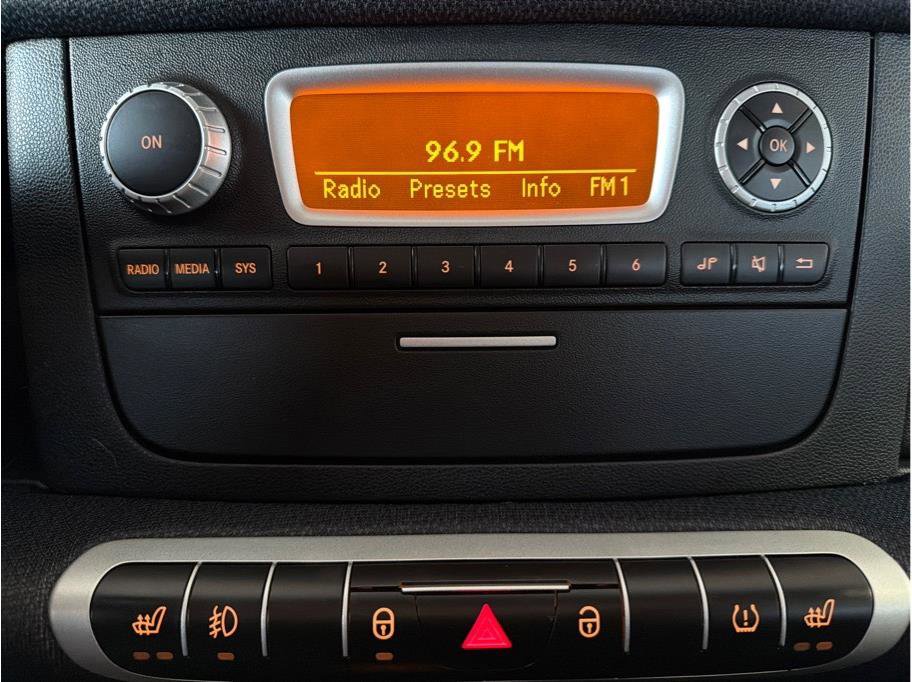 Used 2011 smart fortwo passion image 18