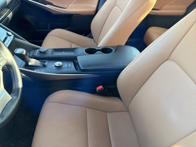 Used 2018 Lexus IS 300 AWD image 10