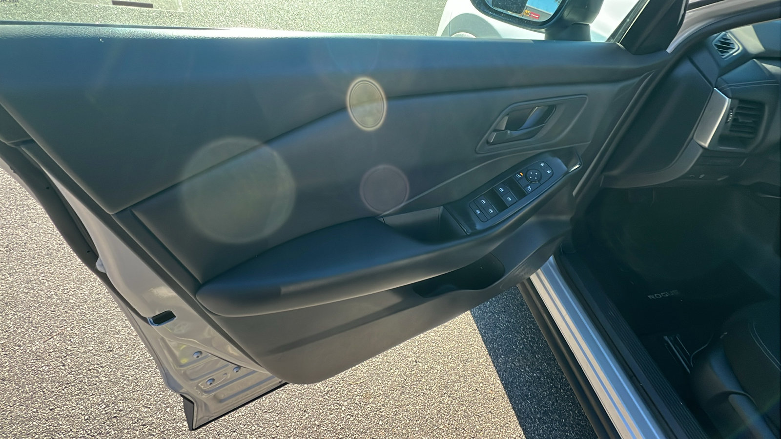Used 2024 Nissan Rogue S image 14
