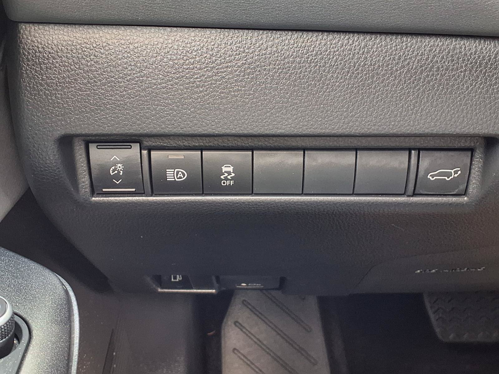 Used 2024 Toyota Venza LE AWD/4WD image 9