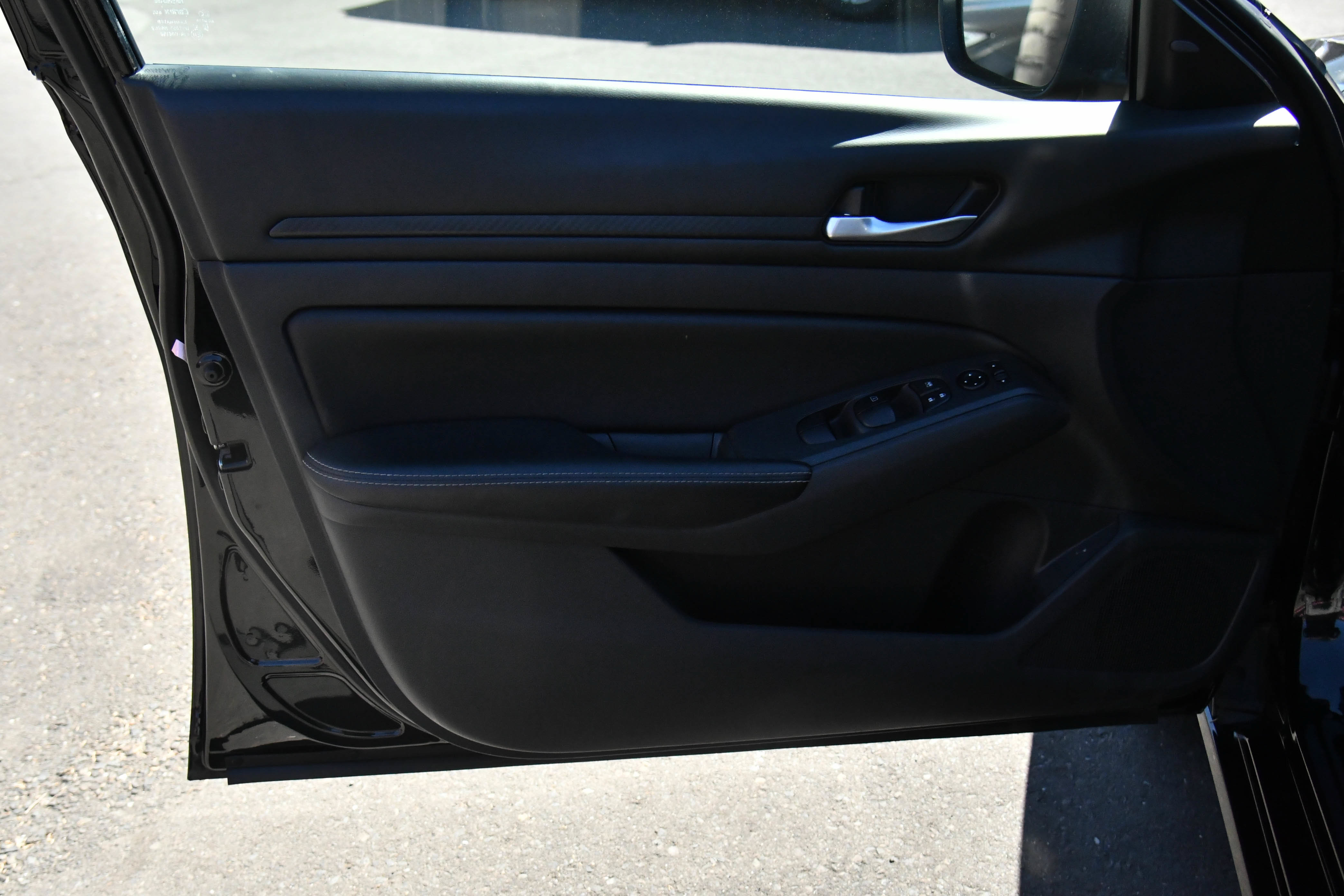 Used 2024 Nissan Altima 2.5 SV FWD image 13