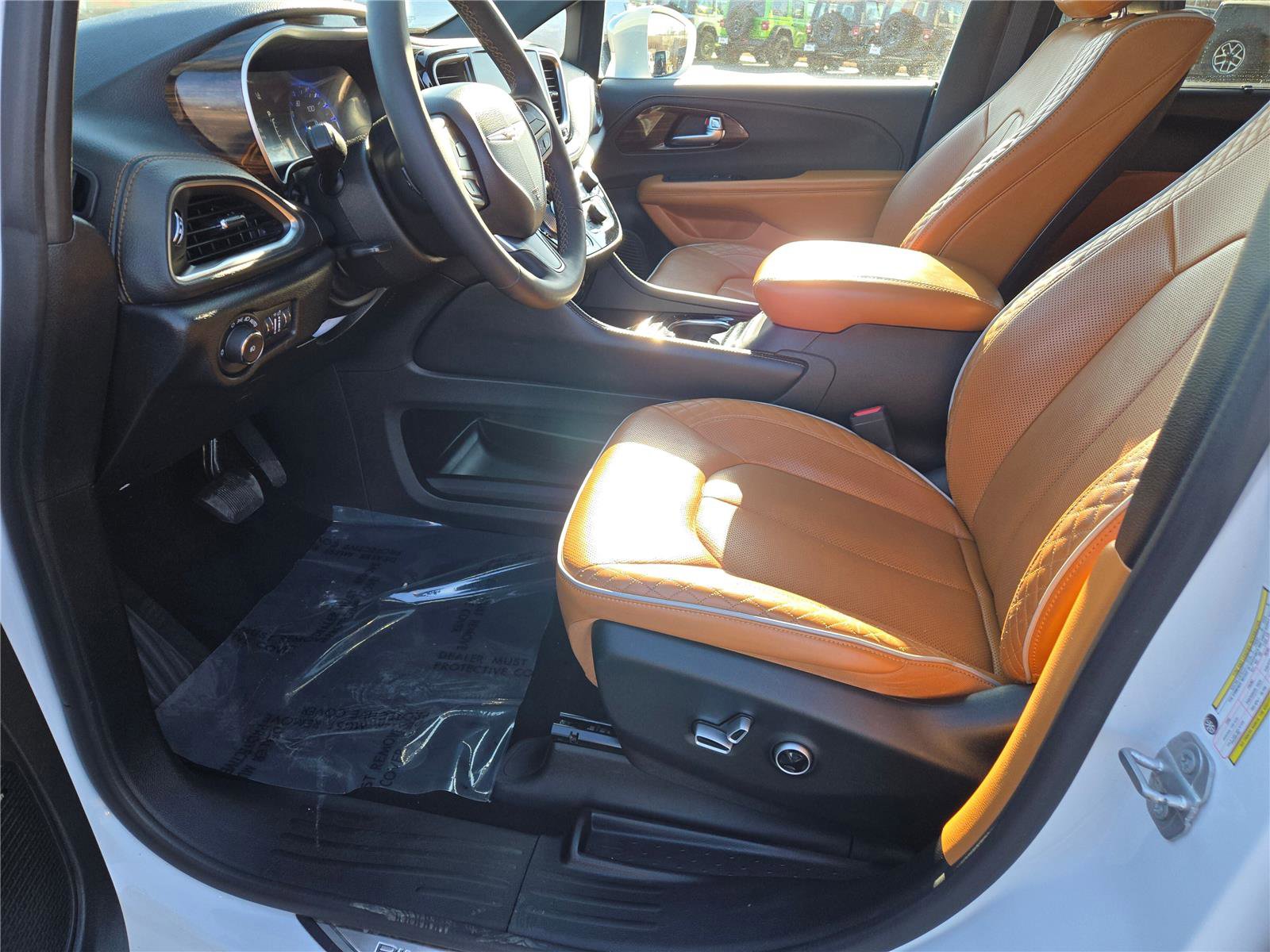 Certified 2022 Chrysler Pacifica Pinnacle AWD/4WD image 31