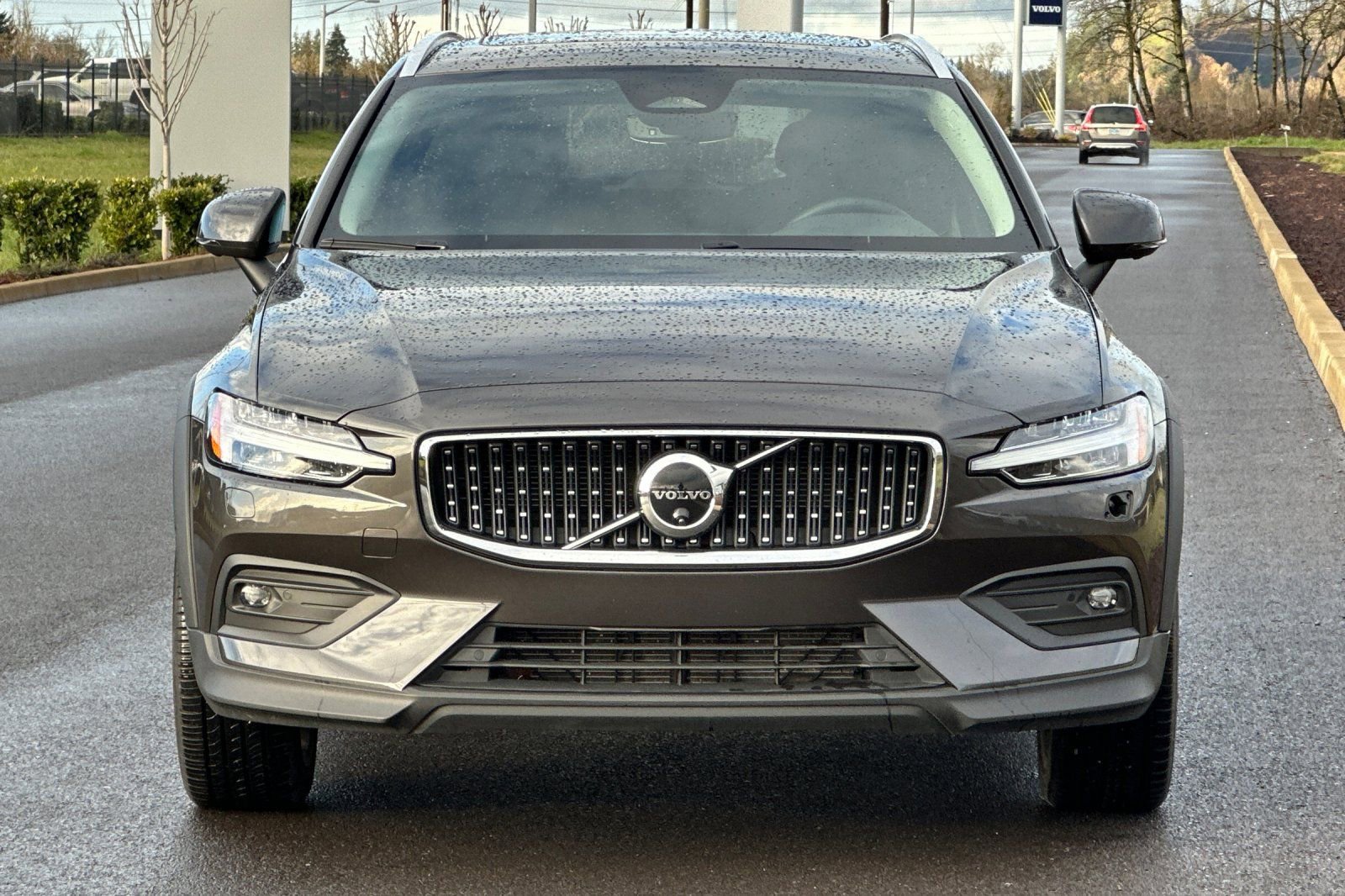 Used 2025 Volvo V60 B5 Cross Country Plus image 8