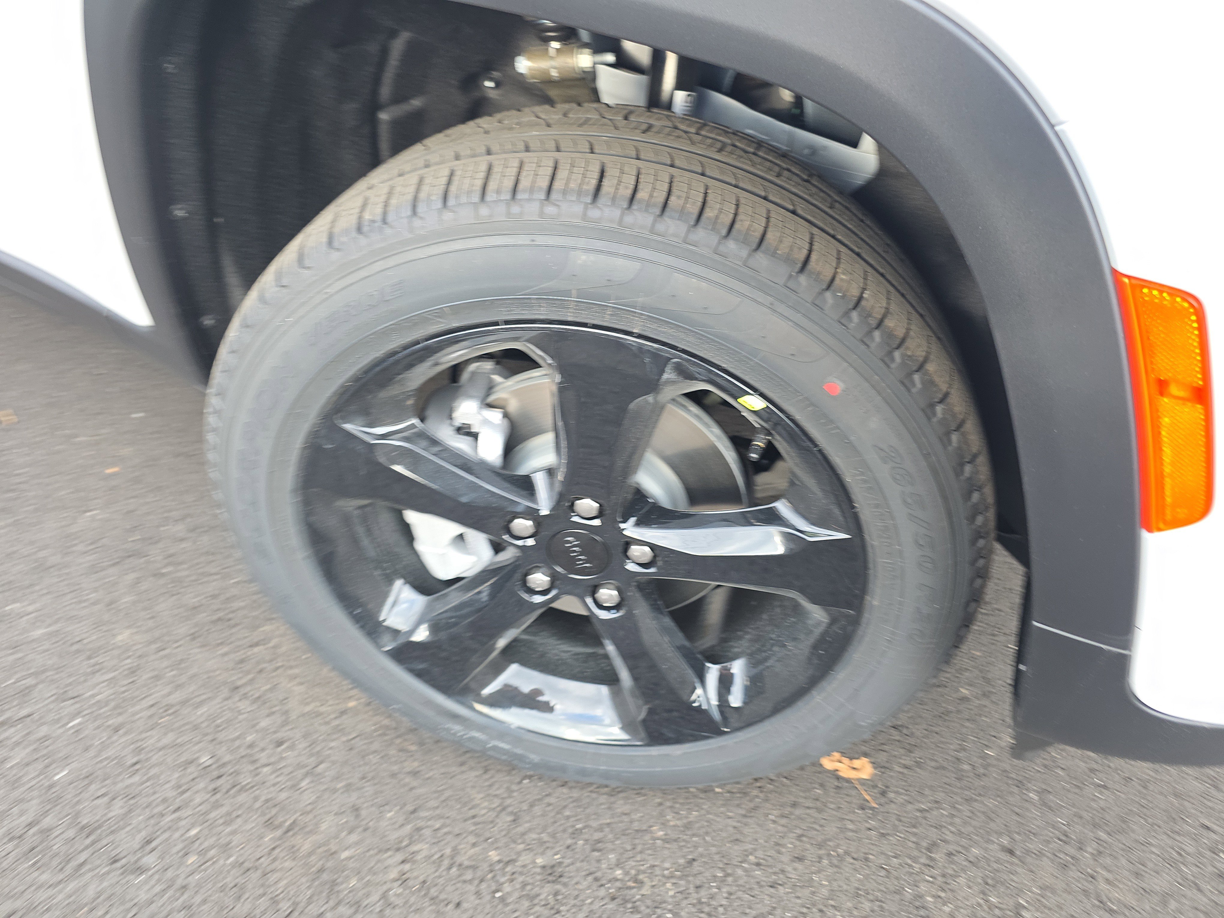 New 2025 Jeep Grand Cherokee Limited w/ Black Appearance Package image 25