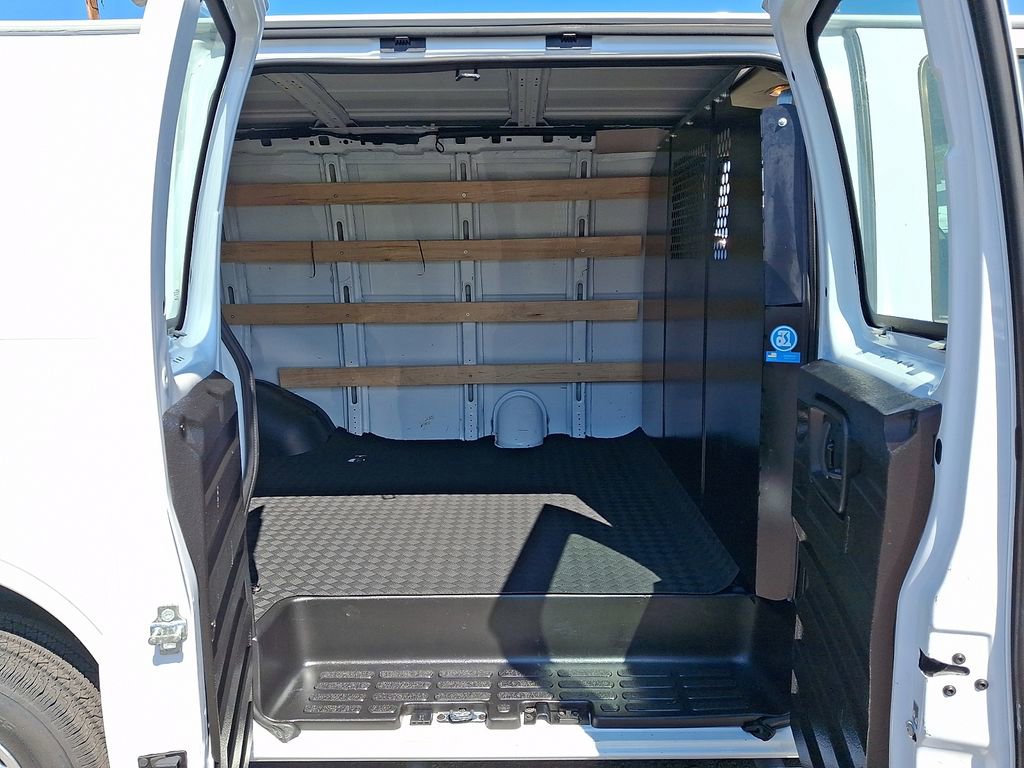 Used 2024 GMC Savana 2500 w/ Driver Convenience Package image 11