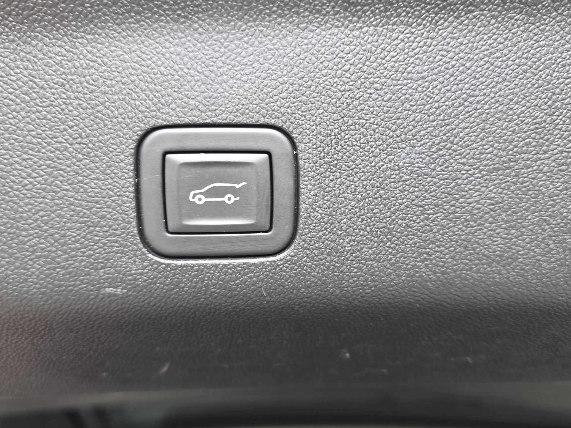 Used 2025 Chevrolet Tahoe Z71 AWD/4WD image 13