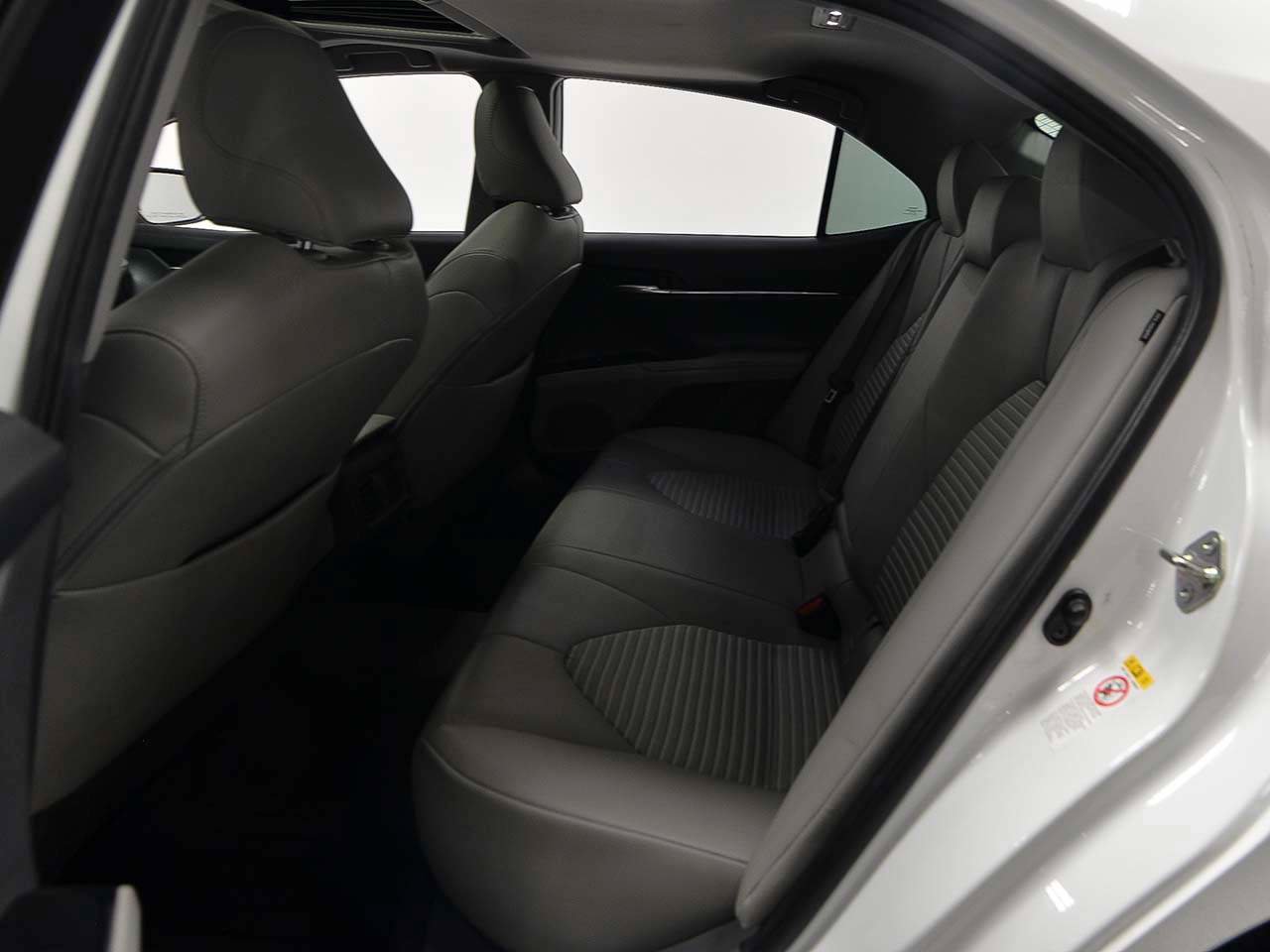 Used 2018 Toyota Camry SE image 11