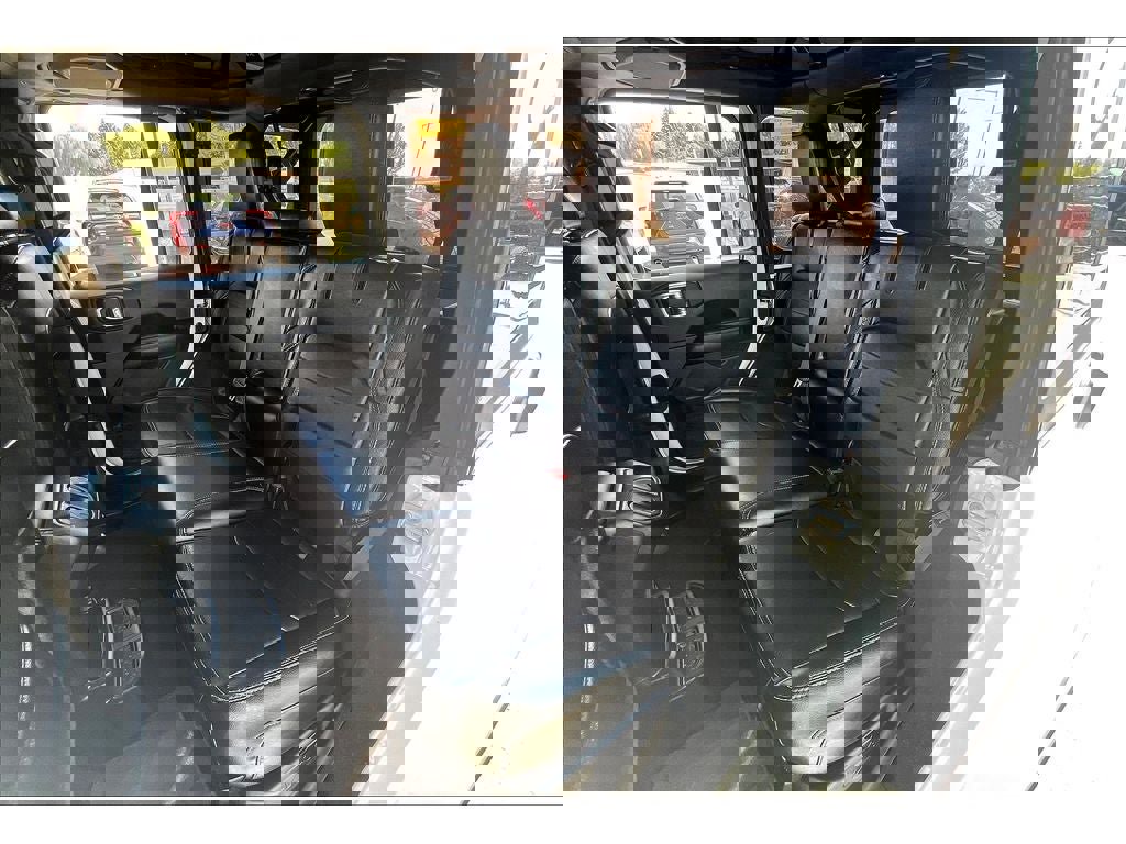 Used 2022 Jeep Wrangler Unlimited Sahara image 26