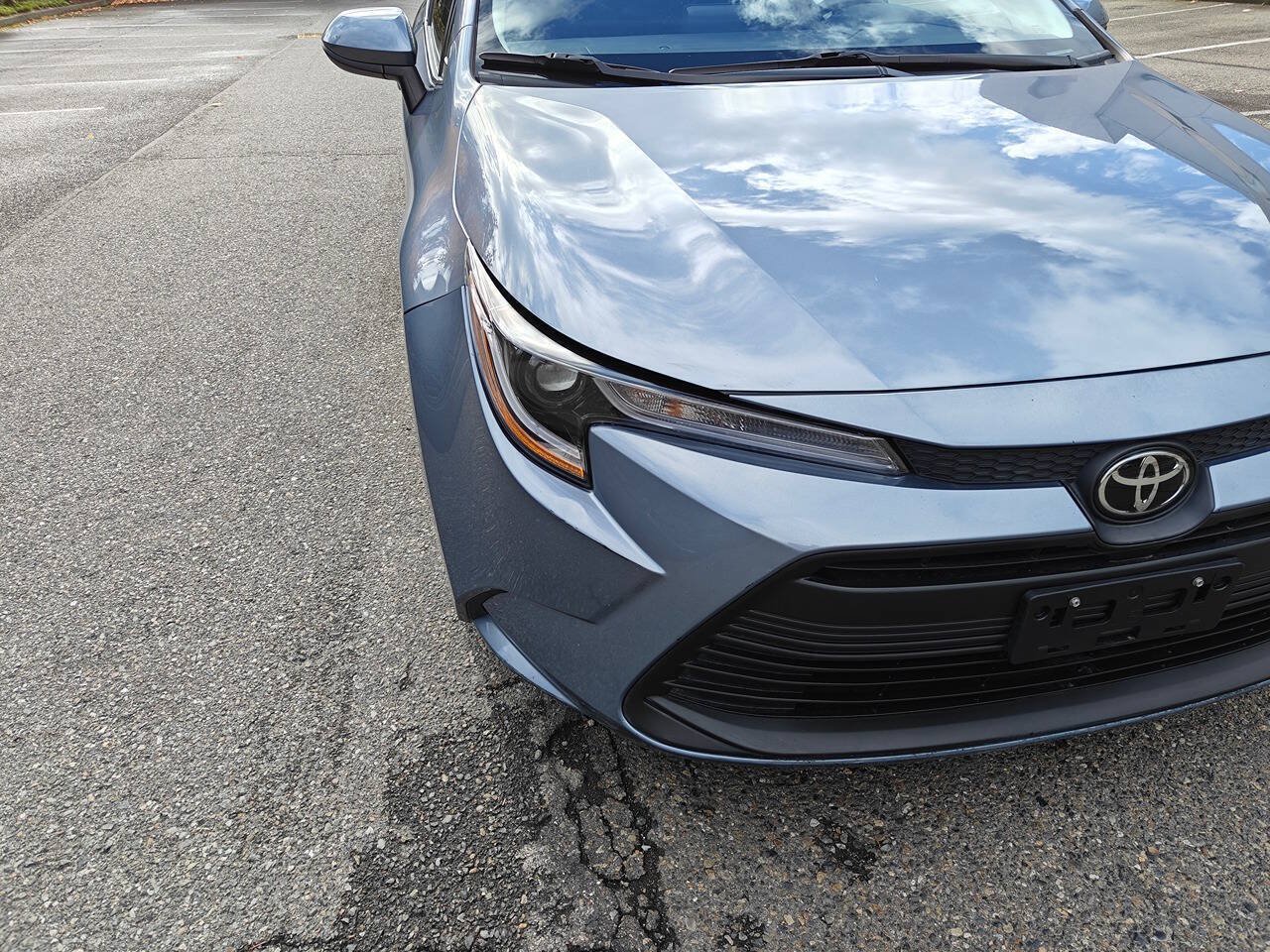 Used 2023 Toyota Corolla LE FWD image 3