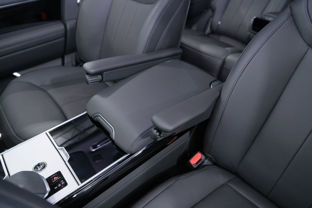 Used 2026 Land Rover Range Rover Long Wheelbase SE image 29