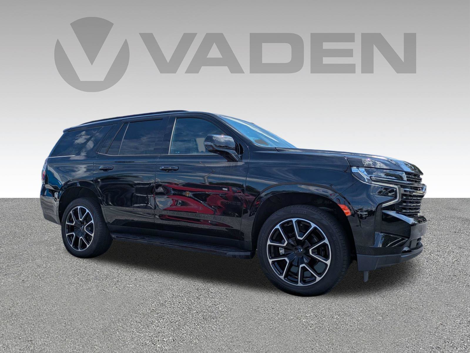 Used 2022 Chevrolet Tahoe RST w/ Luxury Package AWD/4WD image 3