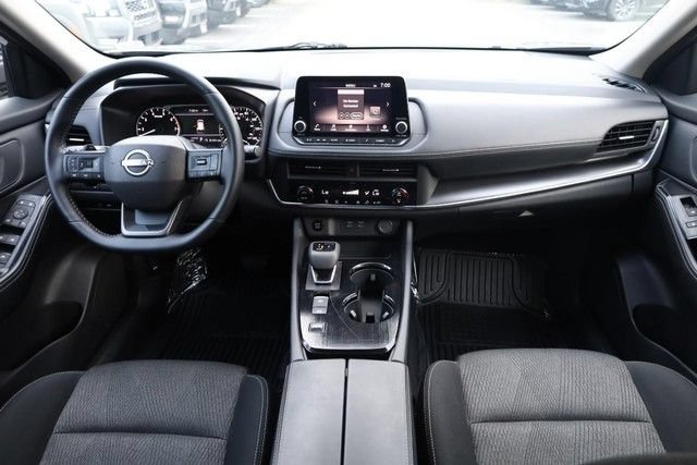 Certified 2025 Nissan Rogue SV FWD image 22
