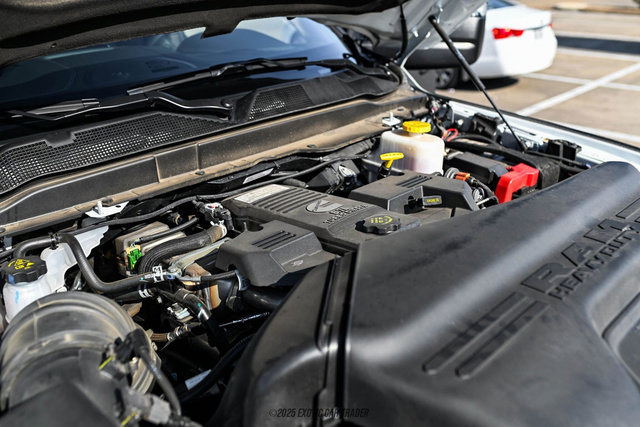 Used 2024 RAM 5500 4x4 Crew Cab image 15