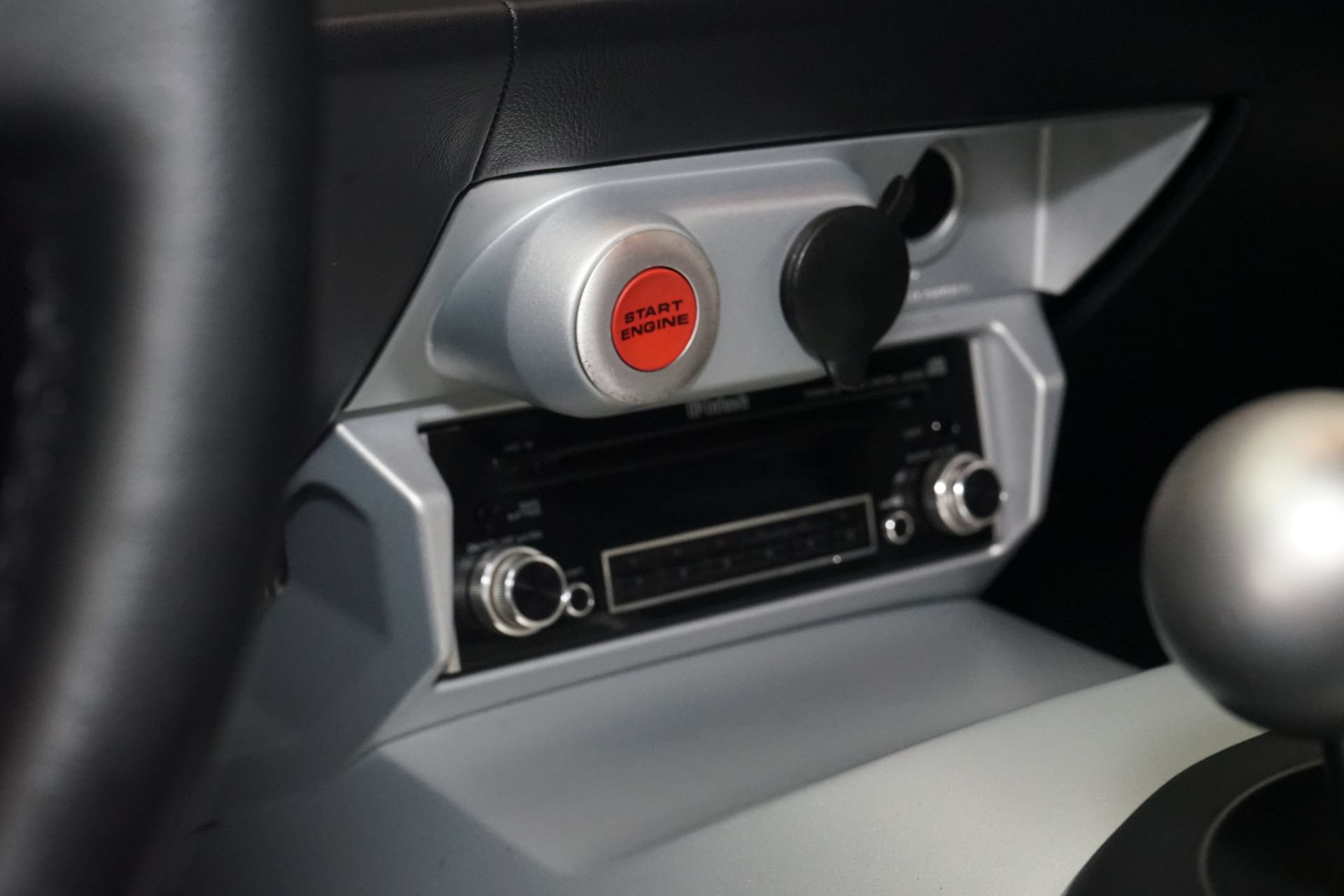 Used 2006 Ford GT RWD image 19