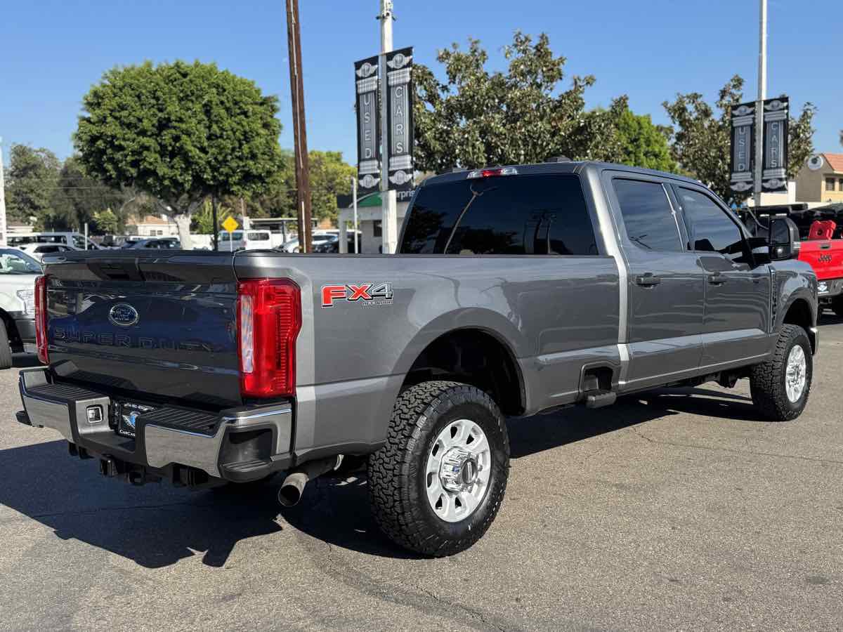Used 2023 Ford F350 XLT w/ FX4 Off-Road Package image 4