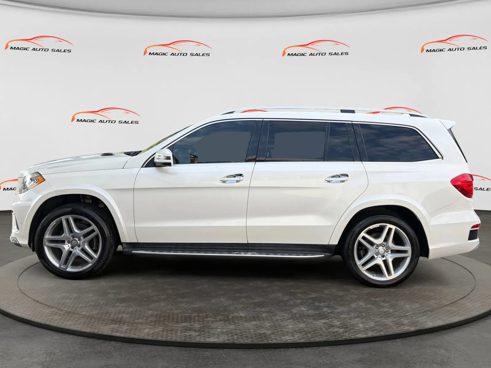 Used 2016 Mercedes-Benz GL 550 4MATIC image 7
