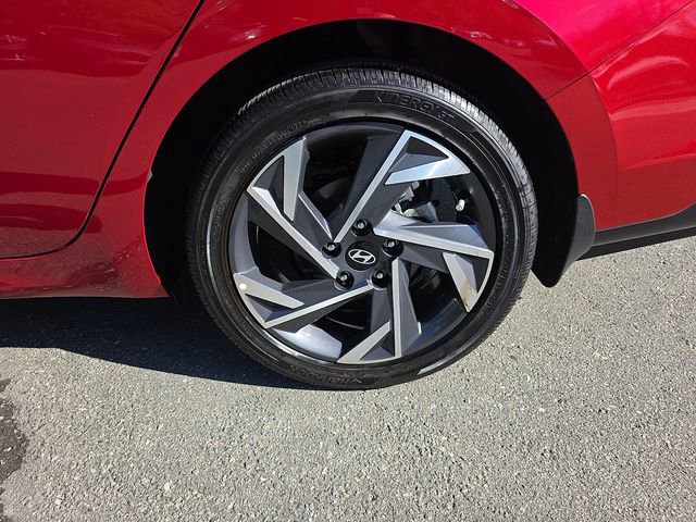 Certified 2025 Hyundai Elantra Limited FWD image 46
