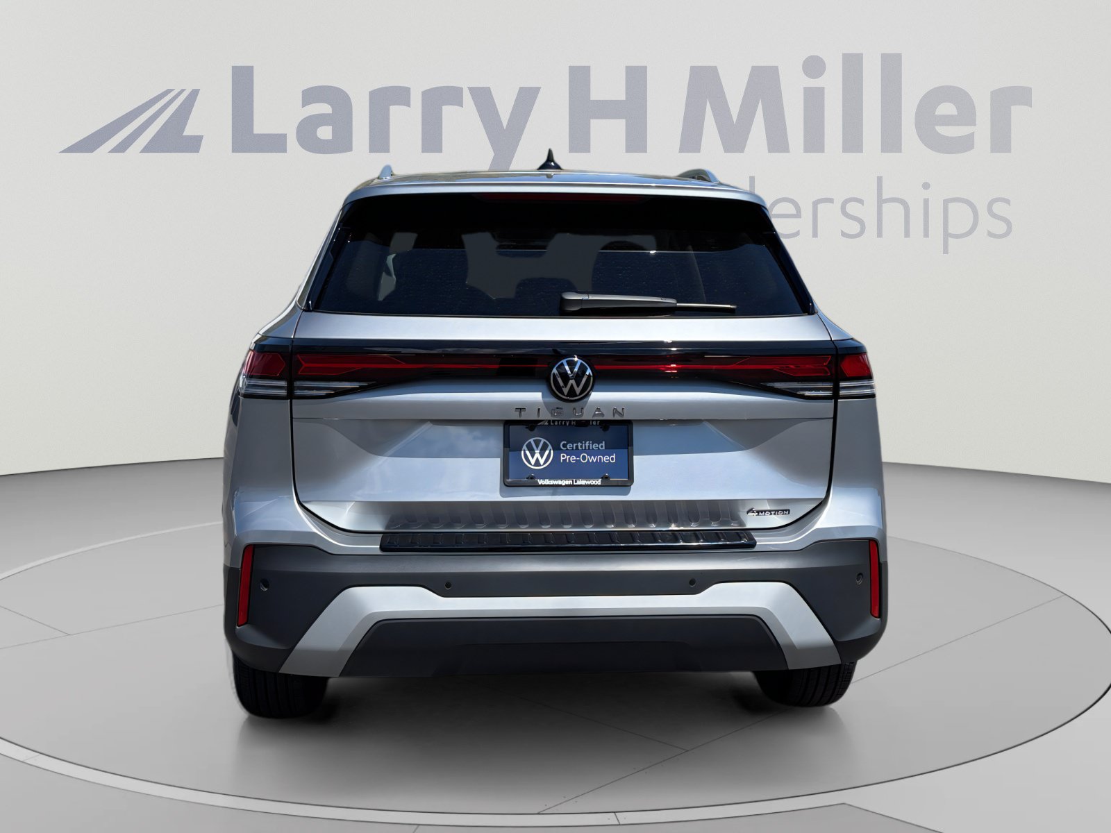Used 2025 Volkswagen Tiguan S AWD/4WD image 4