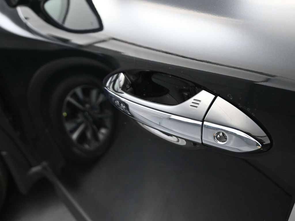 Certified 2025 INFINITI QX60 Luxe w/ Vision Package image 11