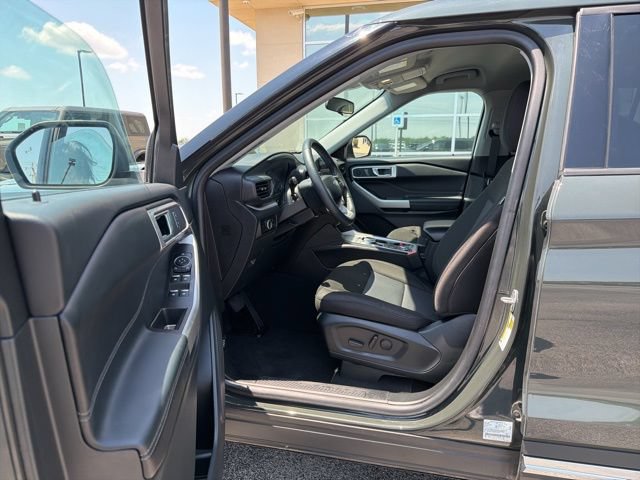 Certified 2024 Ford Explorer XLT w/ Class IV Trailer Tow Package AWD/4WD image 8
