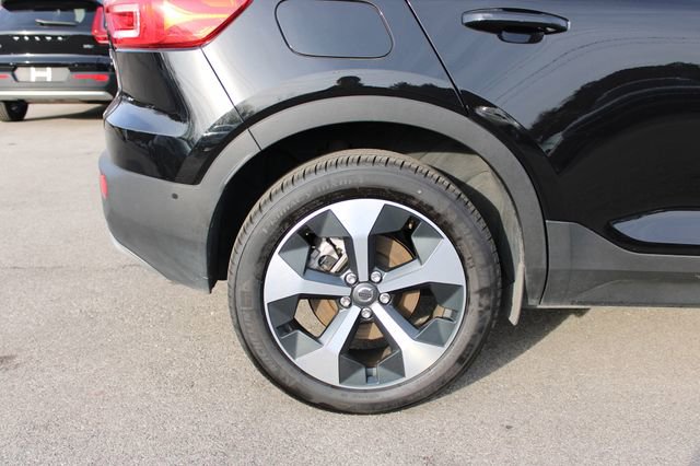 Used 2025 Volvo XC40 B5 Plus AWD/4WD image 37