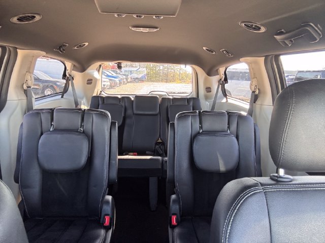 Used 2017 Dodge Grand Caravan SXT FWD image 34