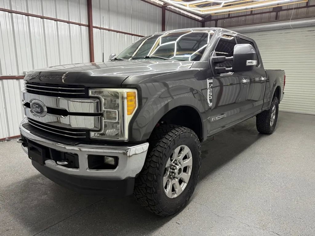 Used 2017 Ford F250 Lariat w/ Chrome Package image 3