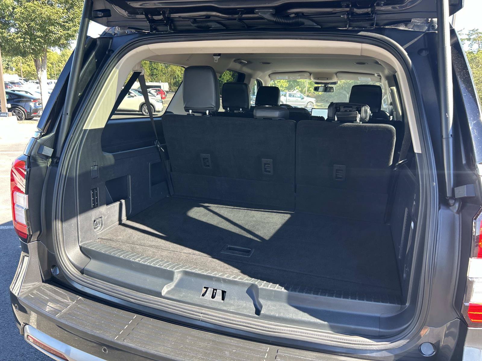 Used 2024 Ford Expedition Max XLT RWD image 14