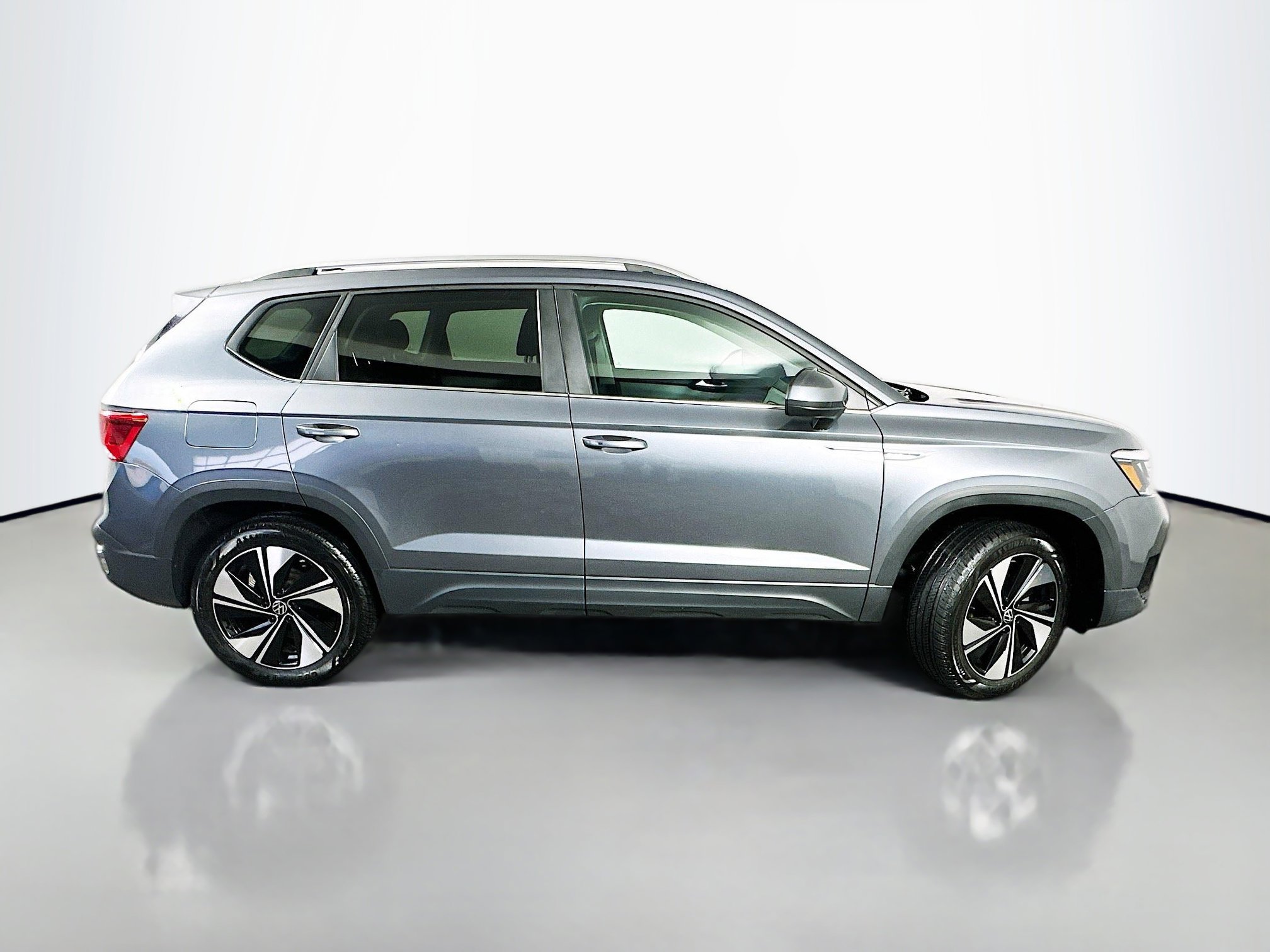 Used 2023 Volkswagen Taos SE AWD/4WD image 8