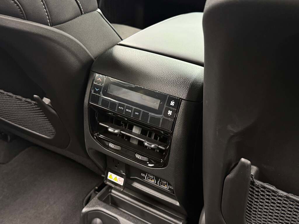 New 2025 Jeep Grand Cherokee L Laredo image 21